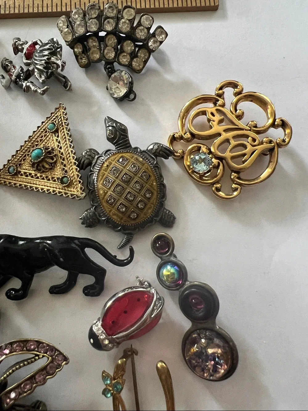 Incredible Lot Vintage brooches & pins